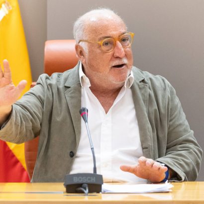 Pere Navarro, sobre las V-16 obligatorias en enero: “Se aprobó hace cinco años, no hay excusas para no llevarlas”