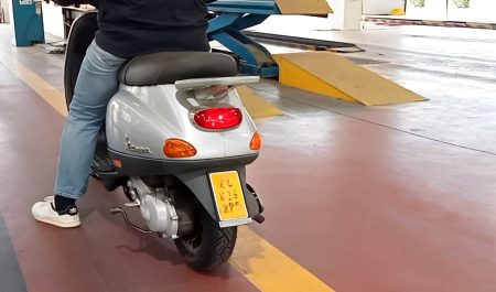 Ciclomotor estación ITV