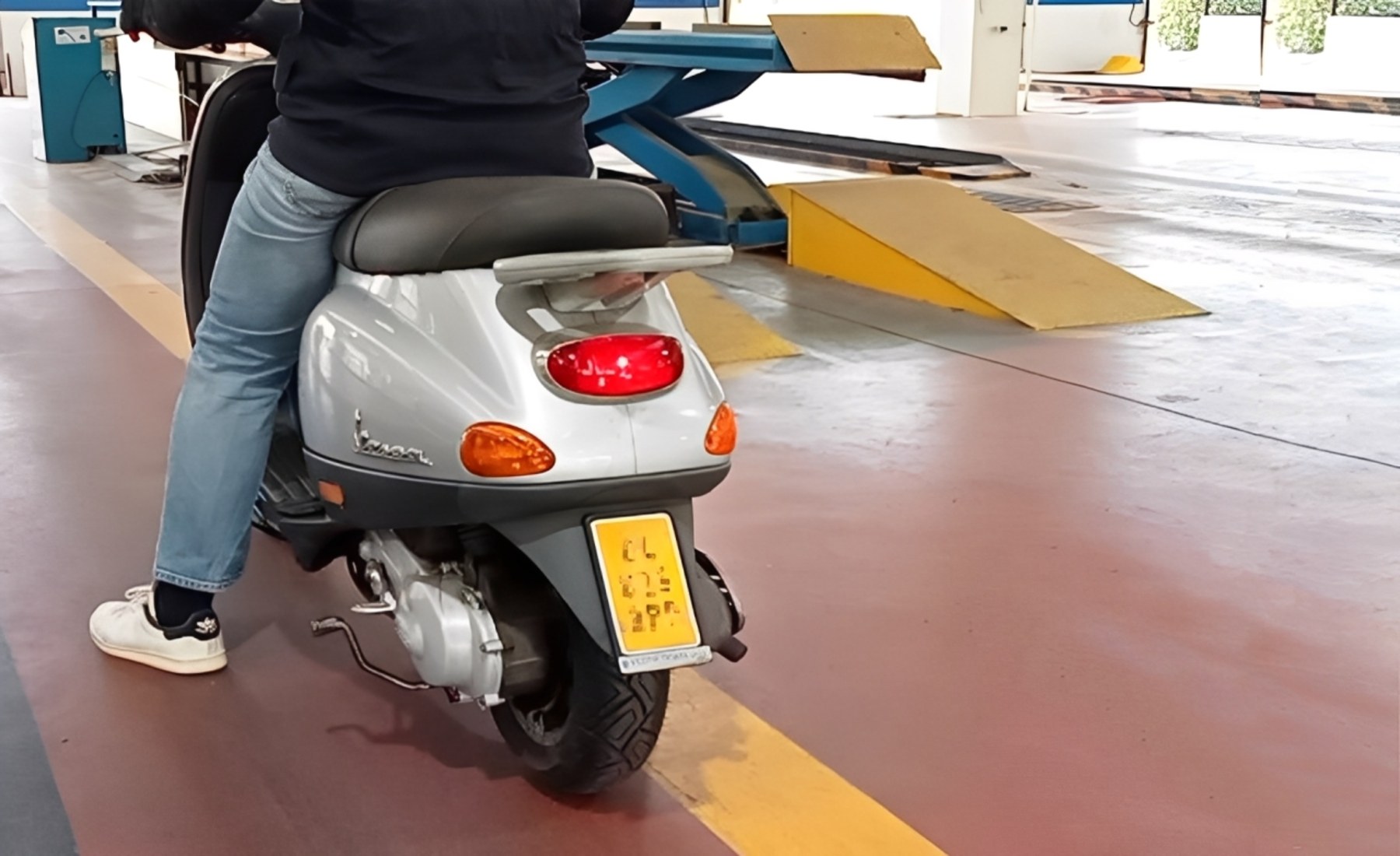 Ciclomotor estación ITV