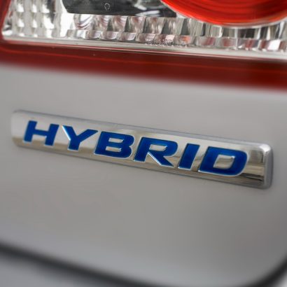 El gran interrogante del motor: ¿cuánto dura la batería de un coche híbrido? Los fabricantes responden