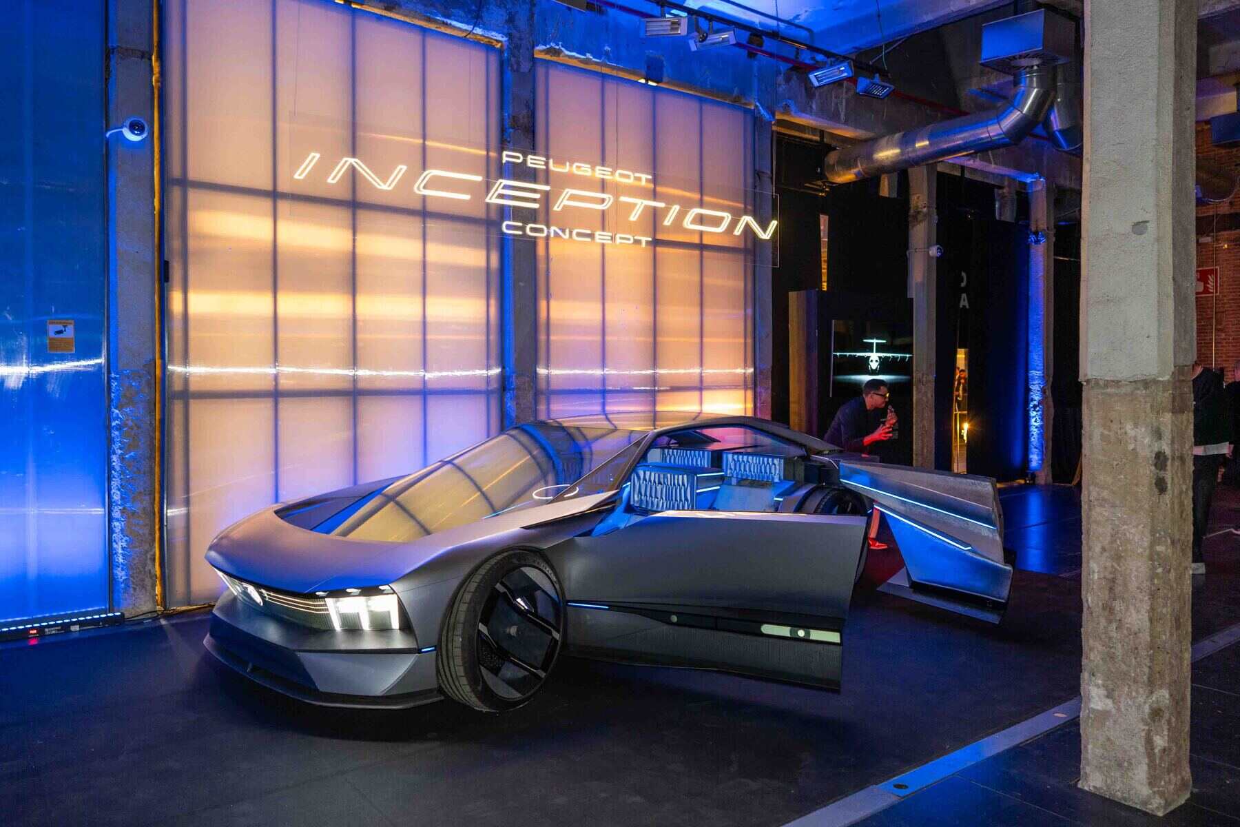 Exposición diseño peugeot matadero