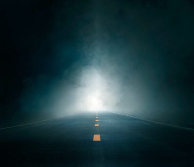 Luz deslumbrante carretera