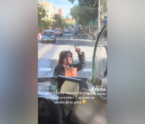 Mujer para el tráfico