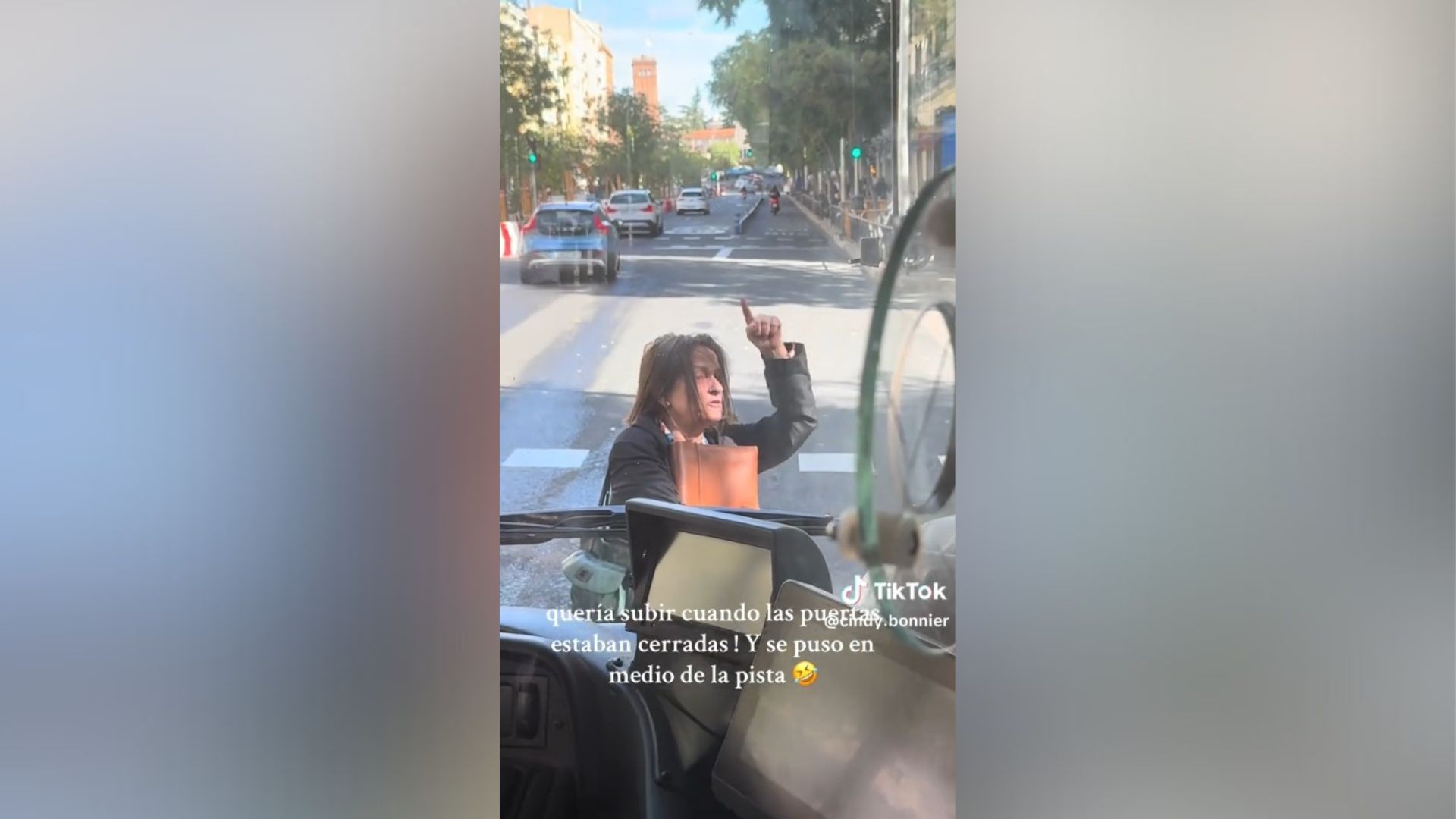 Mujer para el tráfico