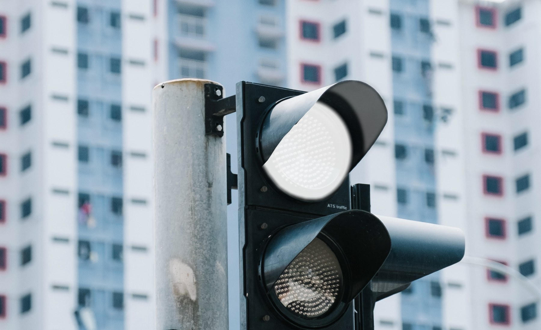 Semáforo luz blanca