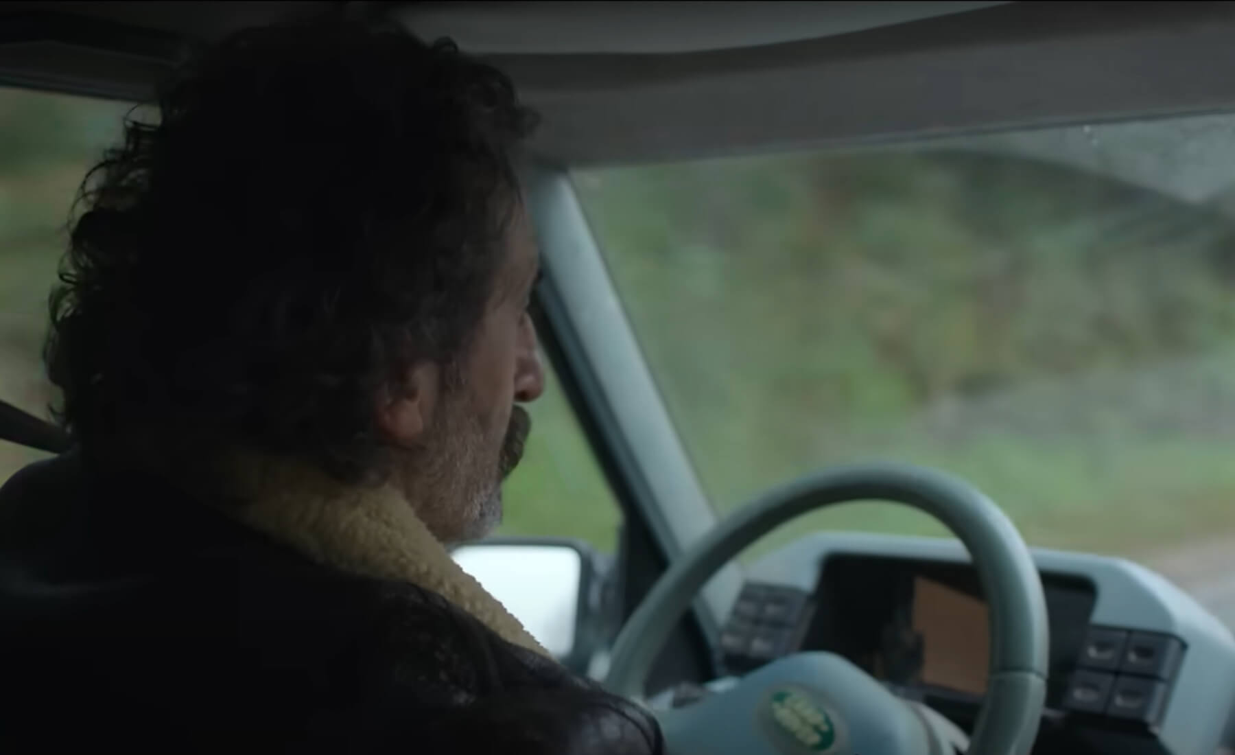 animal land rover discovery