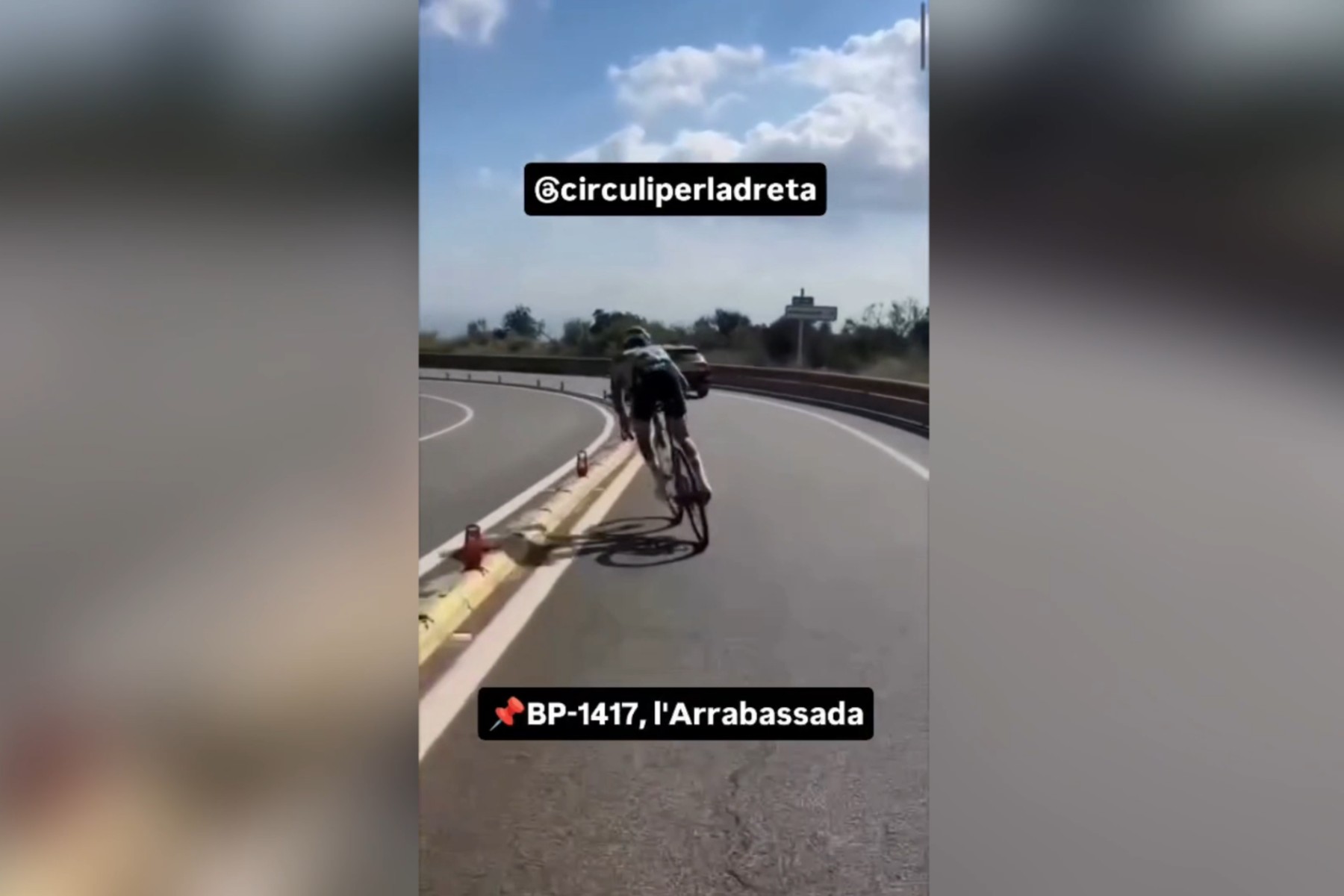 ciclista saltando