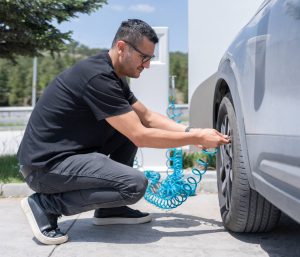 cobrar inflar ruedas gasolinera