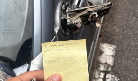 coche espejo destrozado