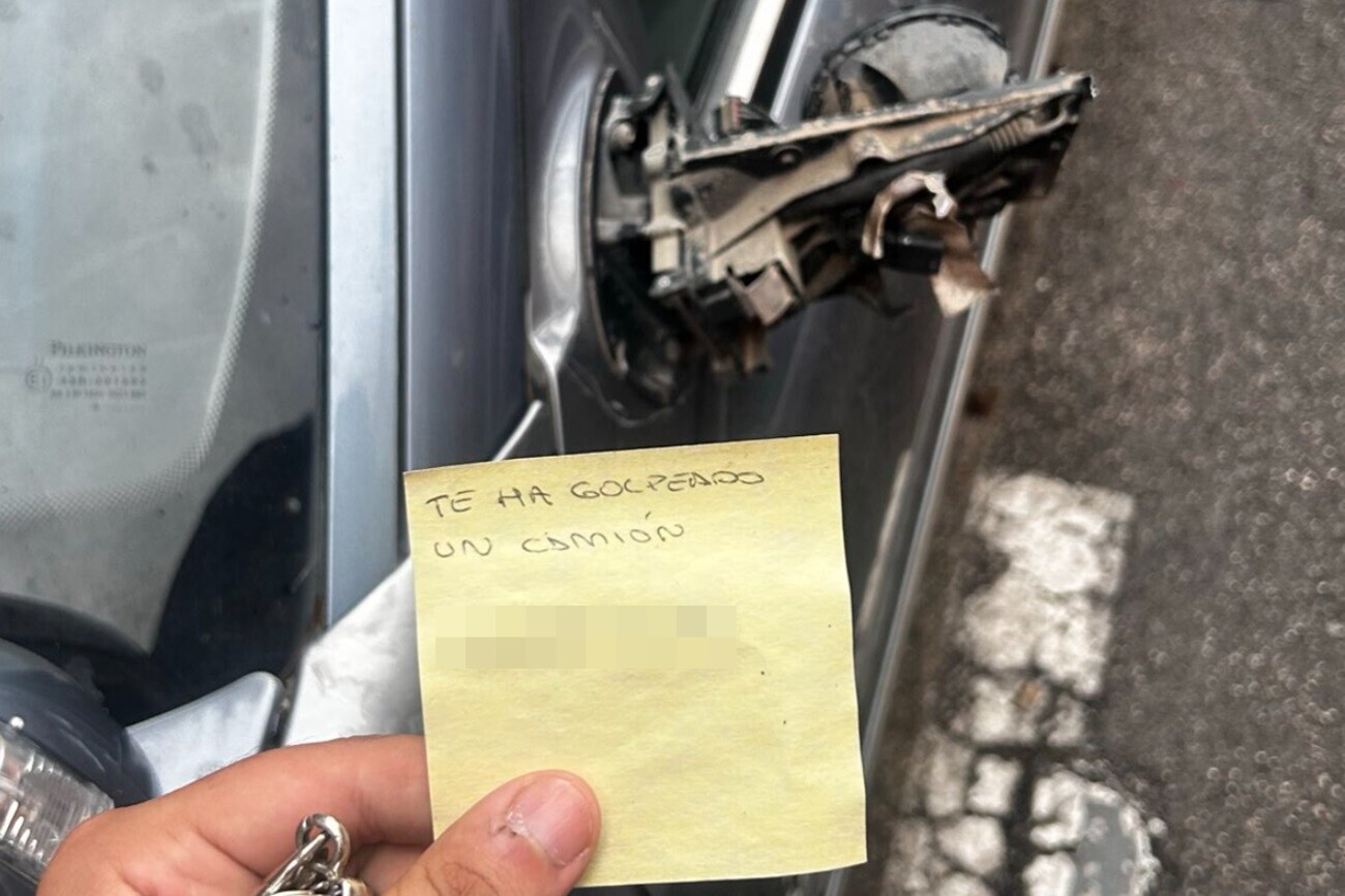 coche espejo destrozado