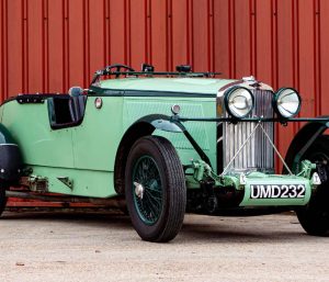 primer coche con intermitentes