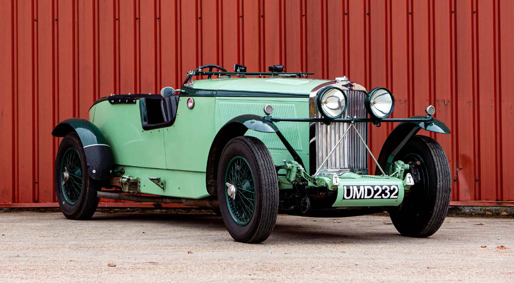 primer coche con intermitentes