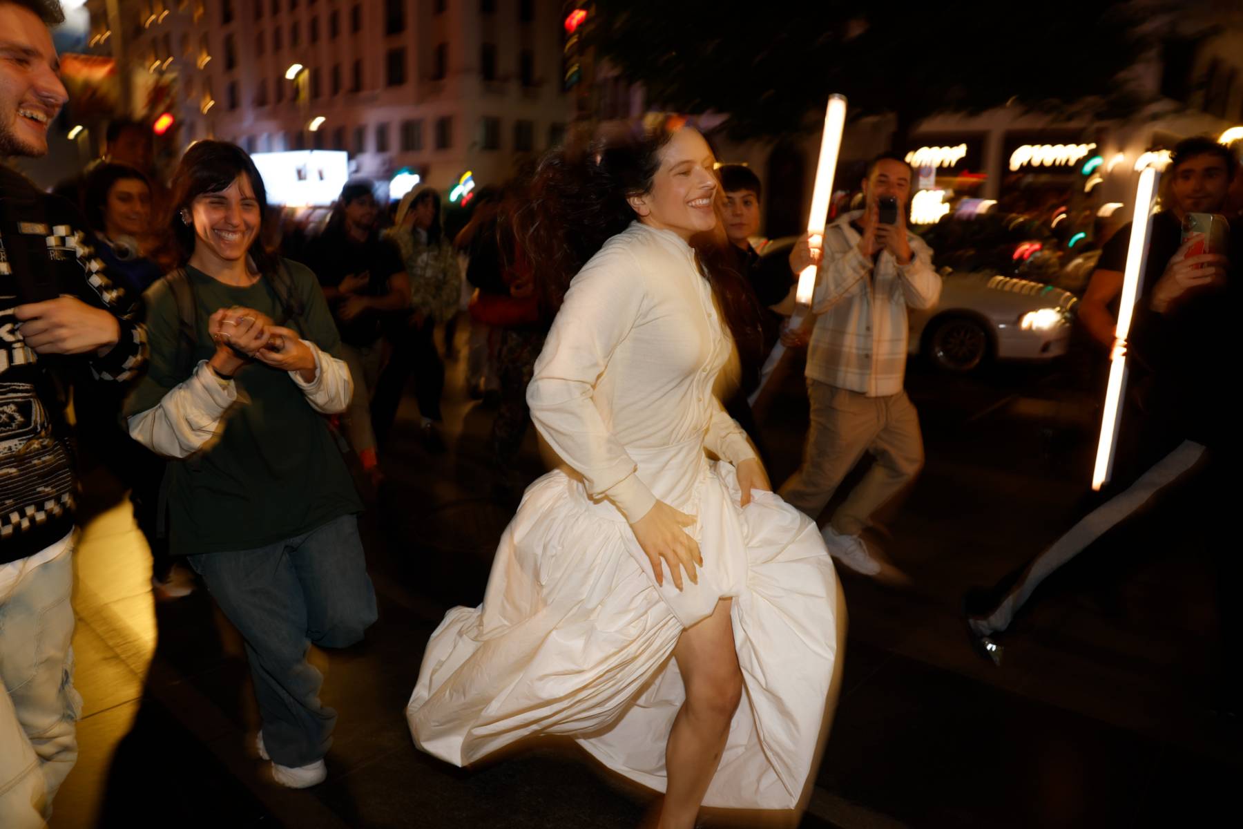 Madrid investiga si Rosalía tenía permiso para el acto multitudinario que colapsó el tráfico en el centro