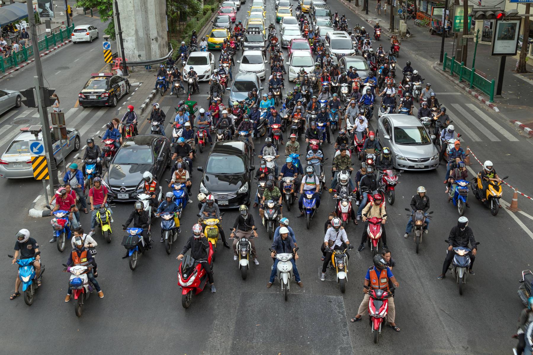 semaforo motos coches