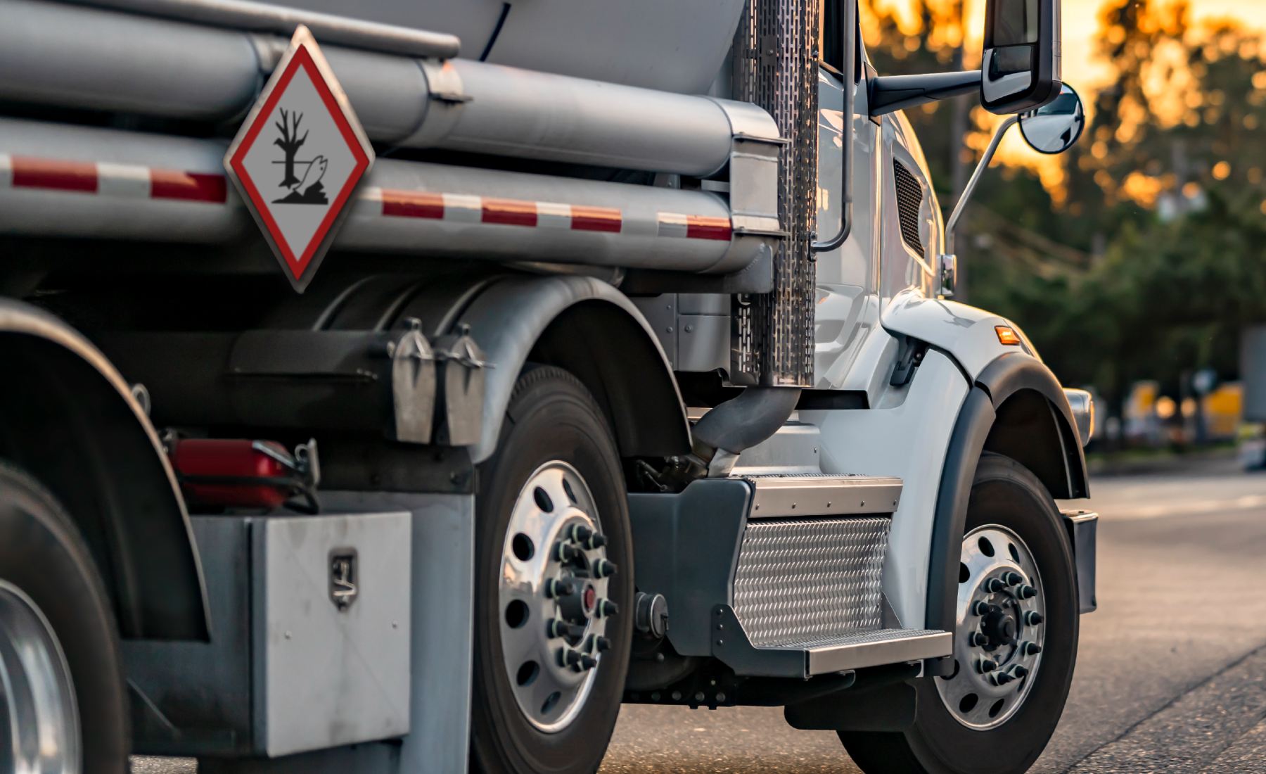 Camión con el símbolo del árbol y el pez