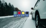 ¿Qué significan los diferentes colores que señalizan las carreteras cuando nieva? Una guía esencial para conductores