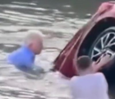 Hombre atrapado coche