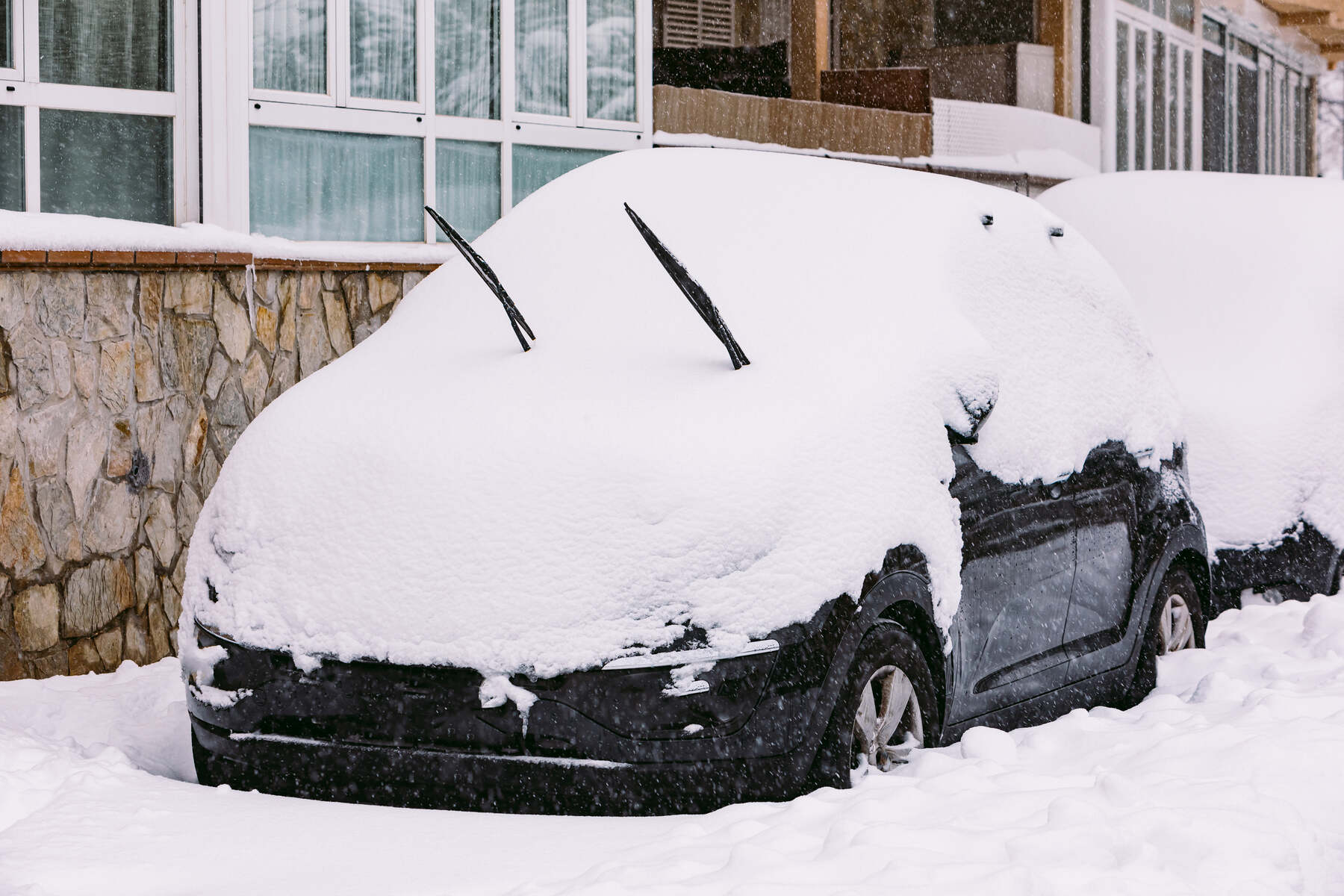 Limpiaparabrisas levantados en invierno