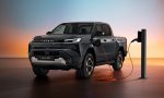 El Toyota Hilux se mantiene fiel al diésel, pero también es eléctrico