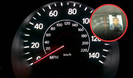 velocímetro coche foto niño