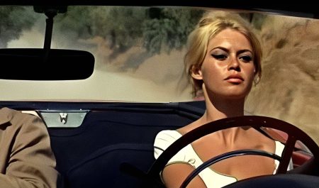 Brigitte Bardot coche
