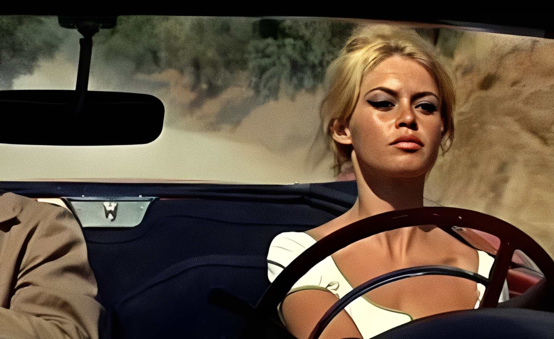 Brigitte Bardot coche