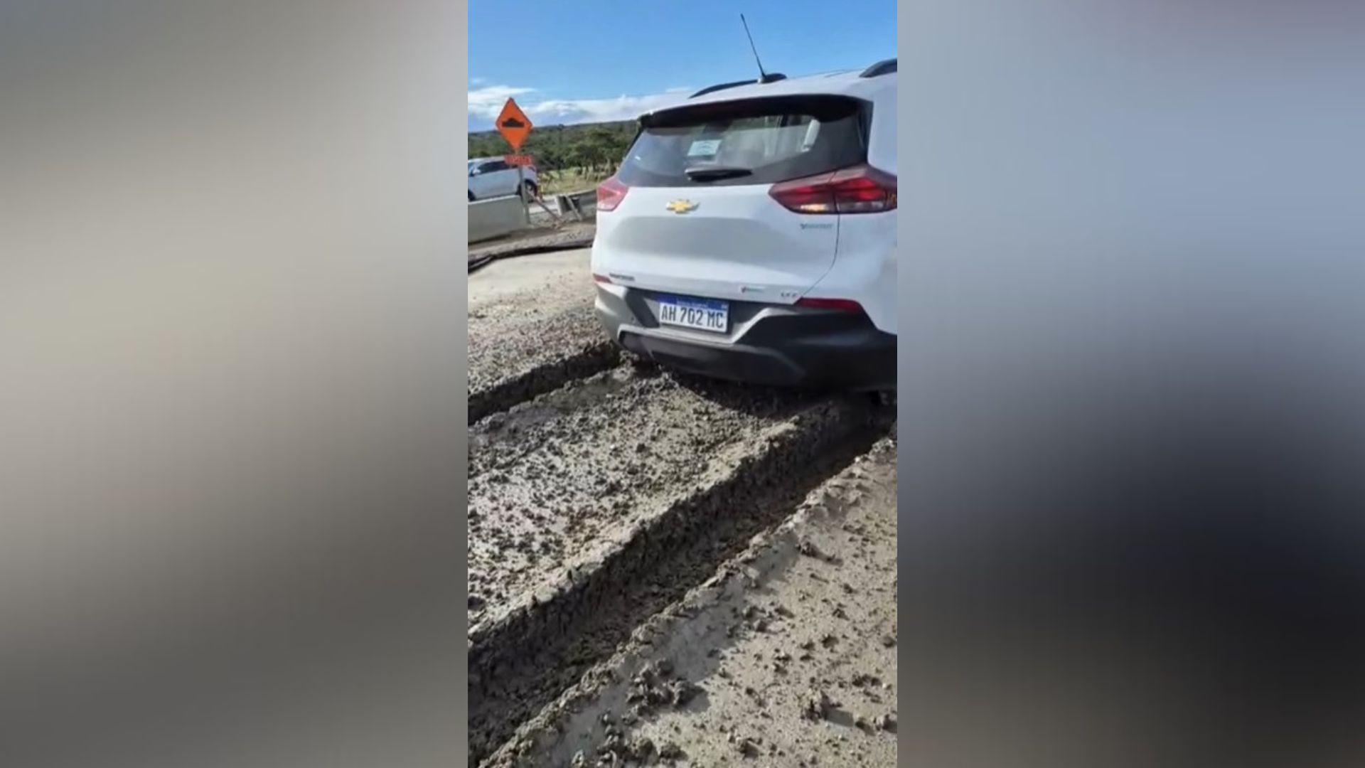 Coche asfalto obras