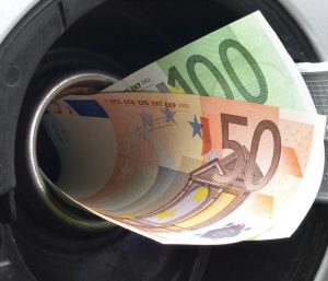 Depósito gasolina dinero