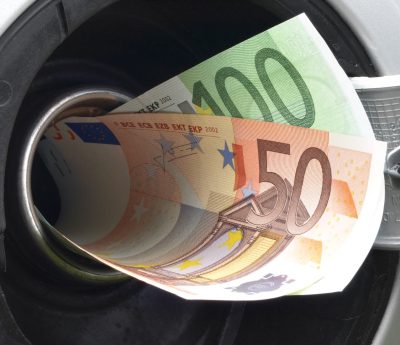 Depósito gasolina dinero