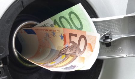 Depósito gasolina dinero