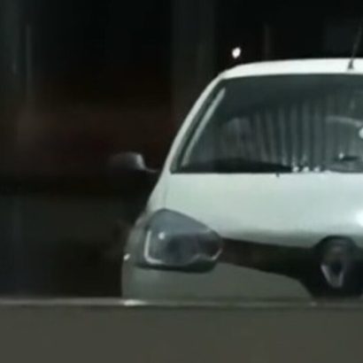 Escuchó un ruido, pero no había nadie dentro del coche: lo que vio a través del cristal pone los pelos de punta