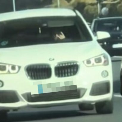 Graban a una mujer haciendo esto mientras conducía: esta práctica puede costarle hasta 500 euros de multa