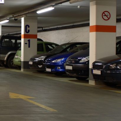 El veto crece: más aparcamientos públicos empiezan a restringir el acceso a este tipo de coches