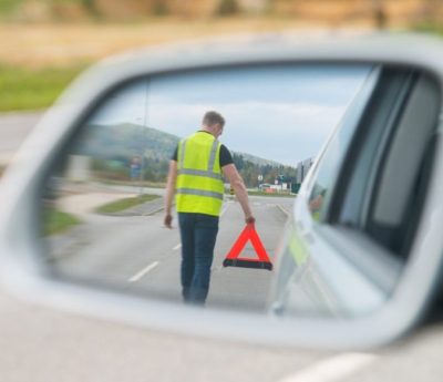 Triángulo emergencia coche