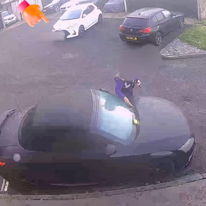 Aparca y al volver tiene el parabrisas lleno de multas porque le han pintado una plaza de movilidad reducida 