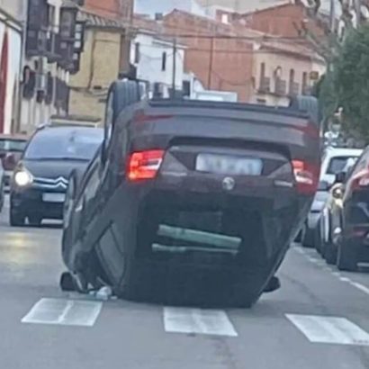 Cansado de esperar: así se vengó un vecino contra el coche que le impedía salir del garaje