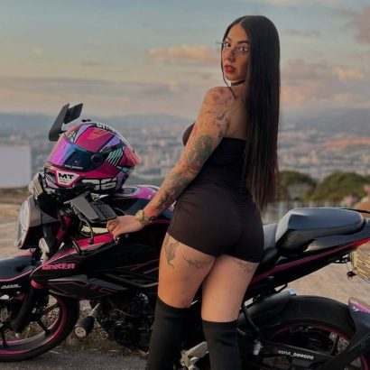“Voy sin gafas”: fallece una ‘influencer’ colombiana en un accidente de moto tras una decisión especialmente temeraria
