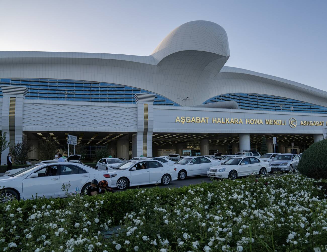 coches-blancos-turkmenistan
