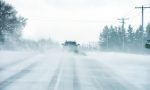 El dilema del asfalto blanco: ¿es legal adelantar cuando la nieve oculta las líneas de la carretera?