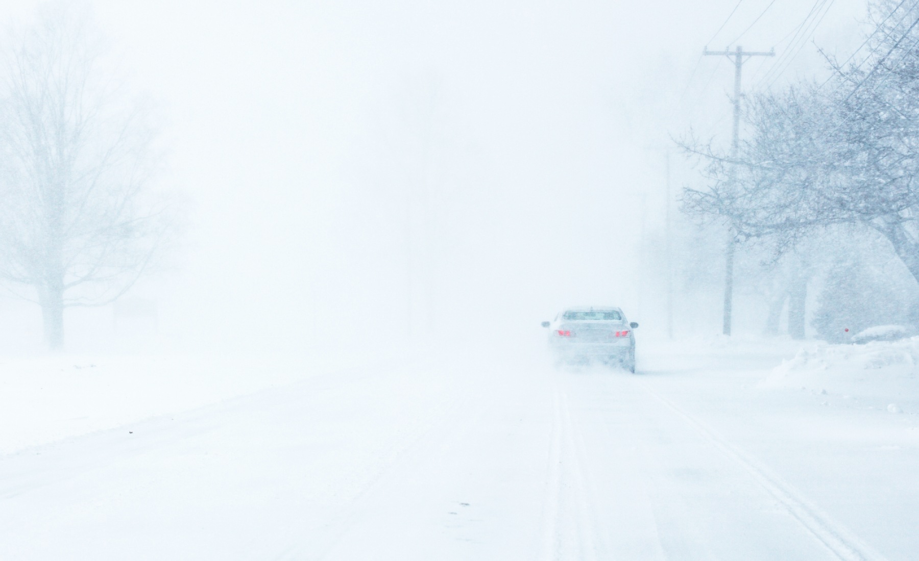 camino nevado sin líneas