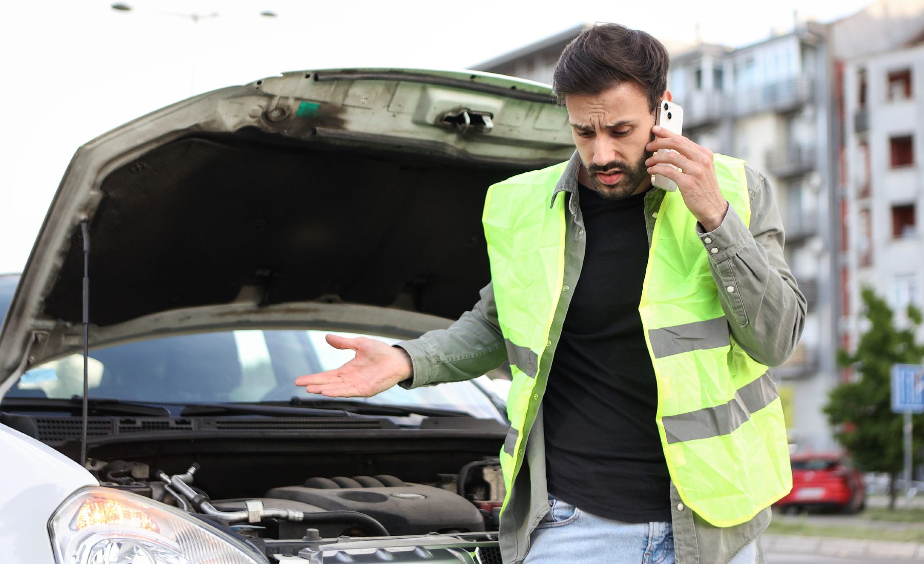 Coche averiado ciudad