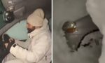 La nevada histórica en Rusia sigue dejando imágenes para el recuerdo: coches sepultados y vecinos que solo pueden hacer humor ante la situación