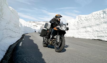 Conducción invierno moto