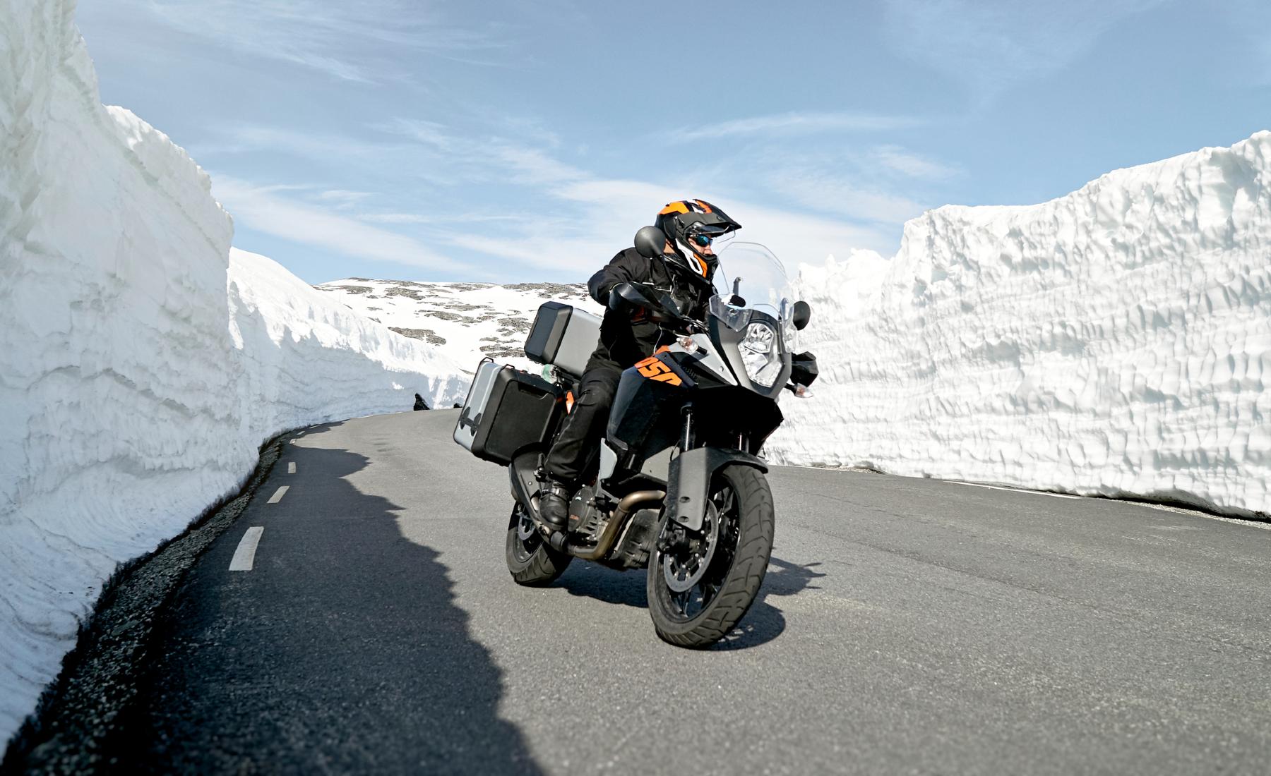 Conducción invierno moto