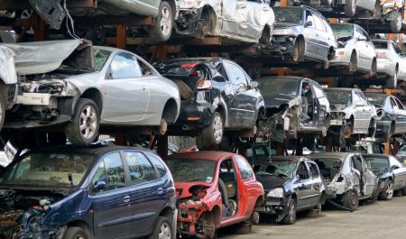Parecían eternos, pero están desapareciendo: estos son los coches que más acaban en el desguace en España