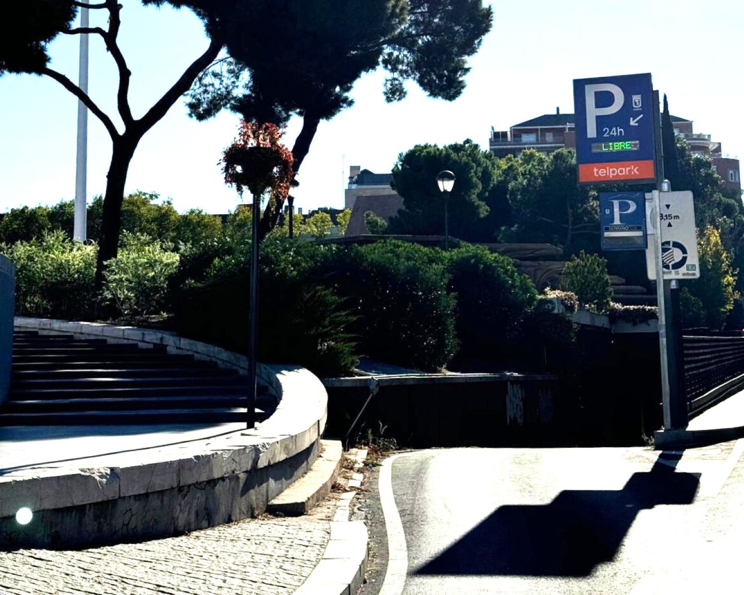 Aparcamiento Colón entrada