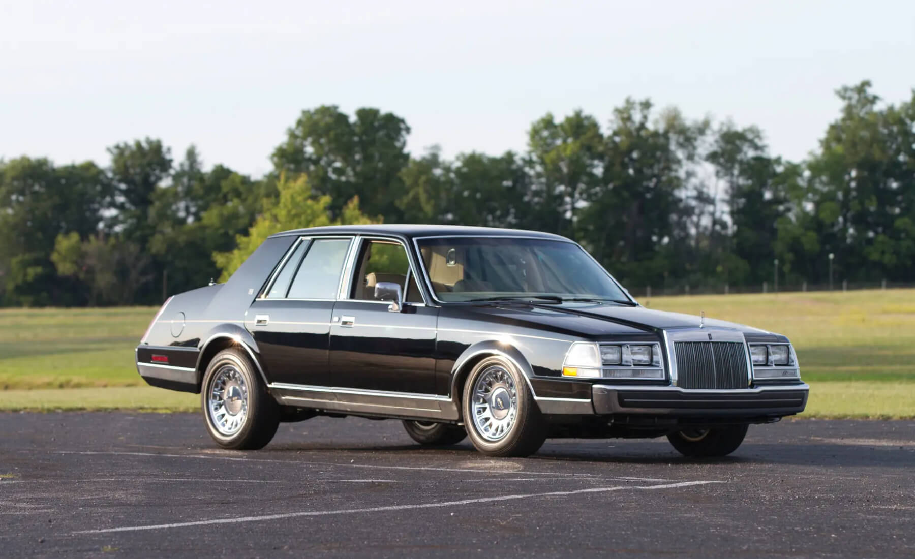 Lincoln Continental Valentino Edition