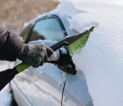 Quitar nieve coche