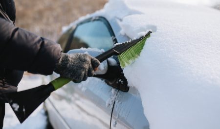 Quitar nieve coche