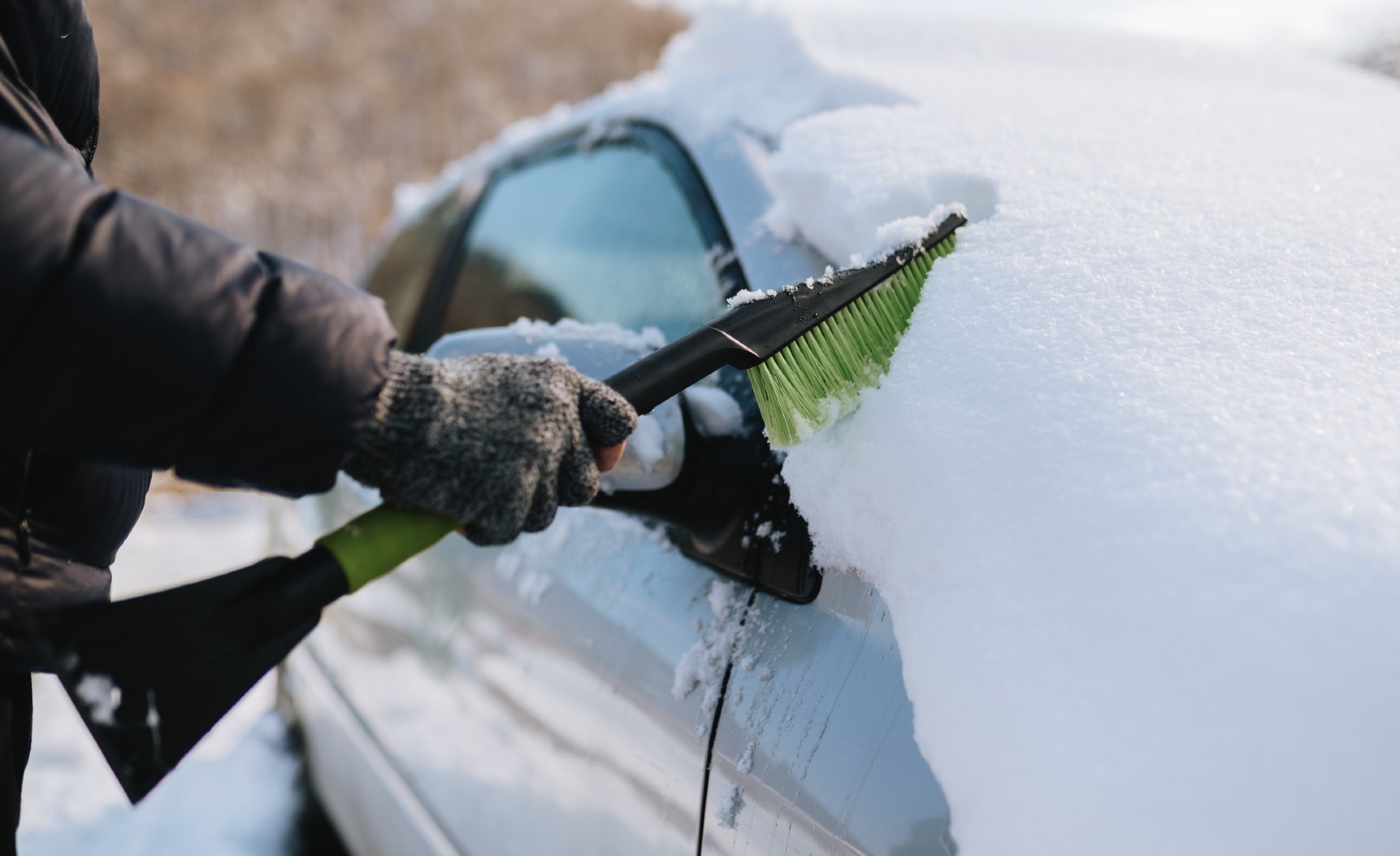 Quitar nieve coche